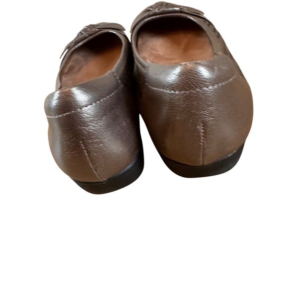 Clarks Size 10 Bronze Perforated Leather Flats Comfortable Bow Detail Shoes - Picture 9 of 12